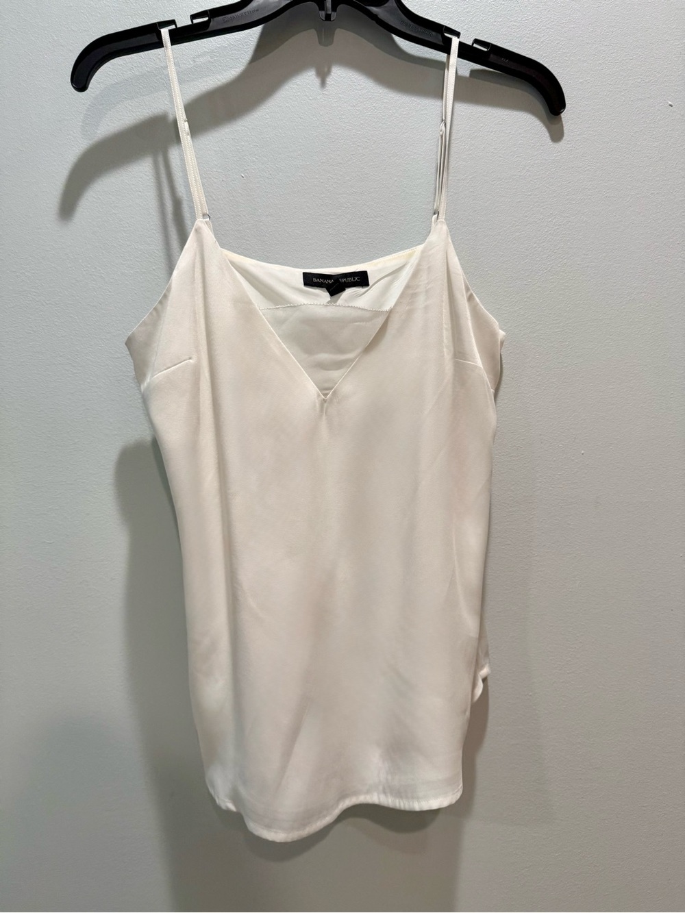 Banana Republic Ivory Satin V-Neck Cami Tank Top Size 6